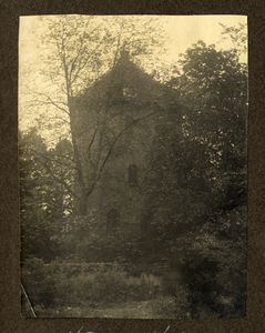 805365 Gezicht op de woontoren van het kasteel Weerdesteijn te Nederlangbroek (gemeente Langbroek), uit het oosten.N.B. ...